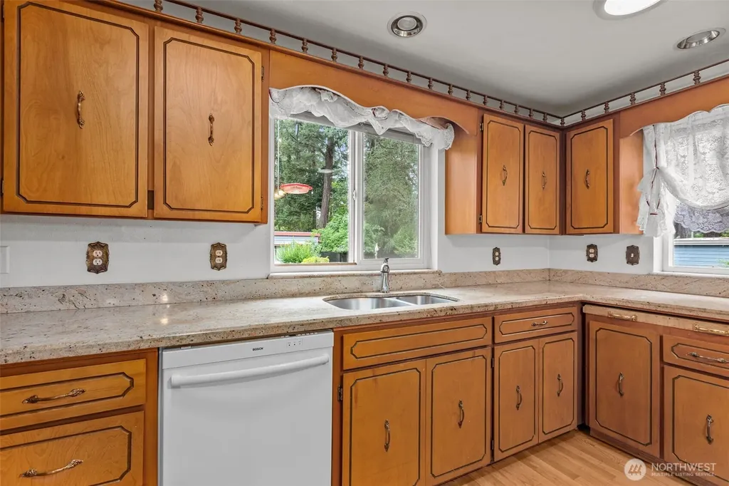 6353 School Street SW Lakewood WA 98499