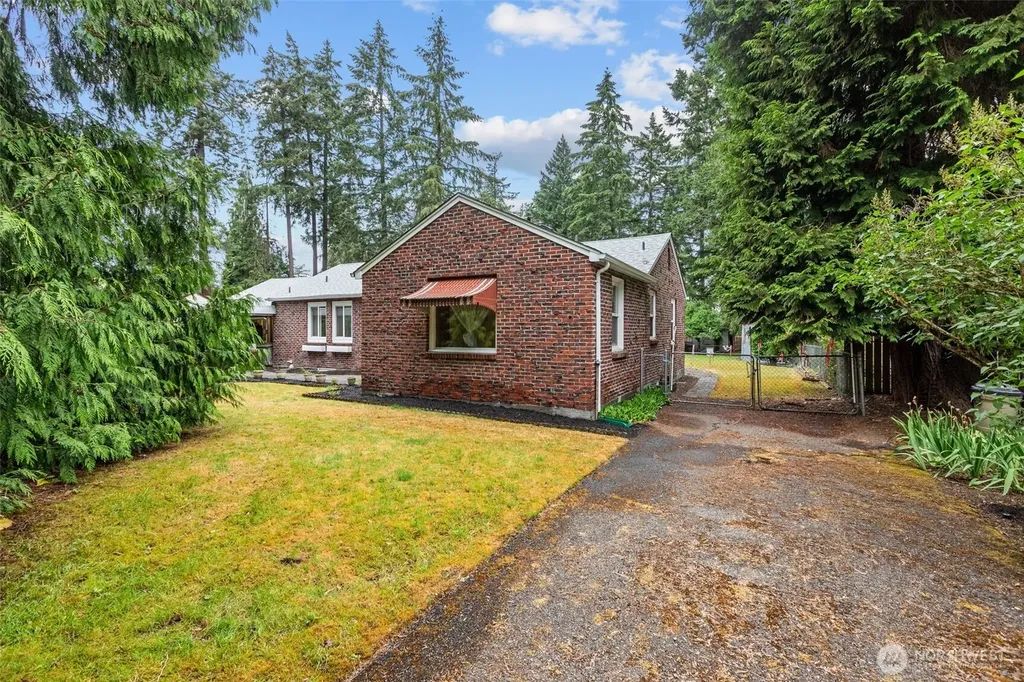 6353 School Street SW Lakewood WA 98499