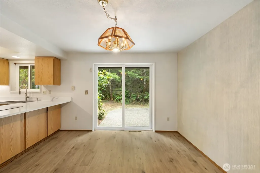 8677 Glenwood Road SW Port Orchard WA 98367