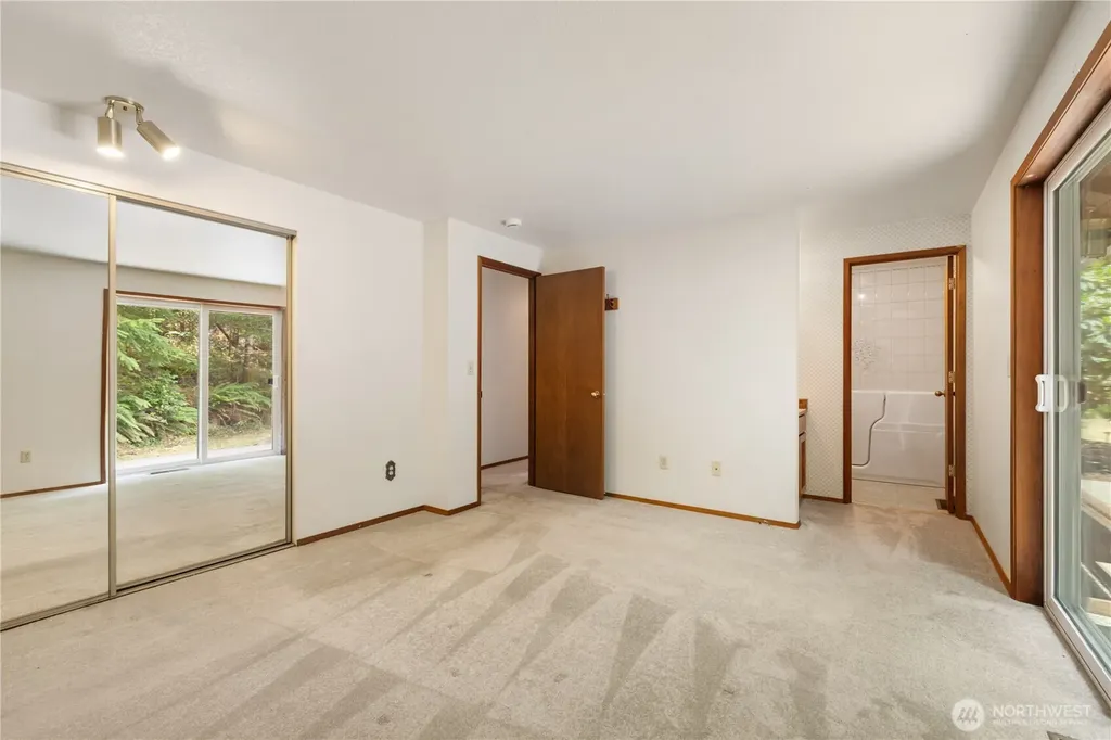 8677 Glenwood Road SW Port Orchard WA 98367