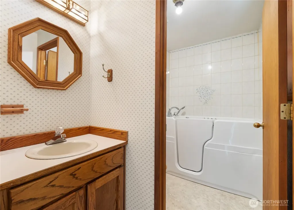 8677 Glenwood Road SW Port Orchard WA 98367