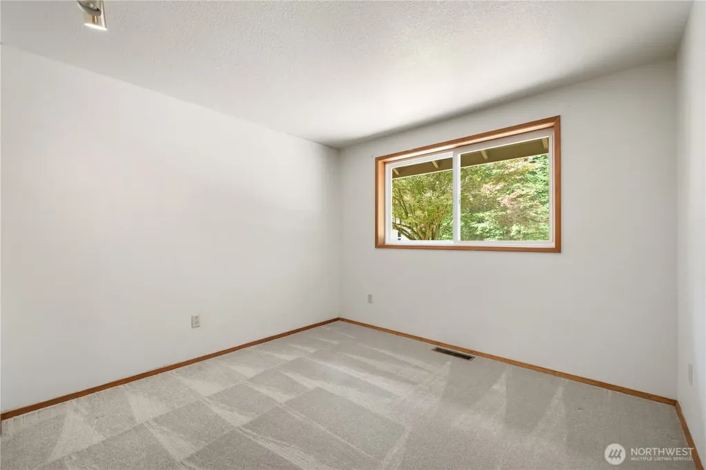 8677 Glenwood Road SW Port Orchard WA 98367