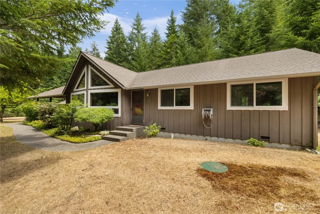 8677 Glenwood Road SW Port Orchard WA 98367