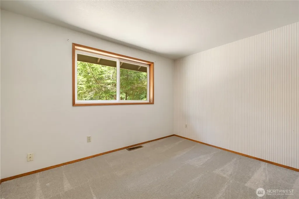 8677 Glenwood Road SW Port Orchard WA 98367