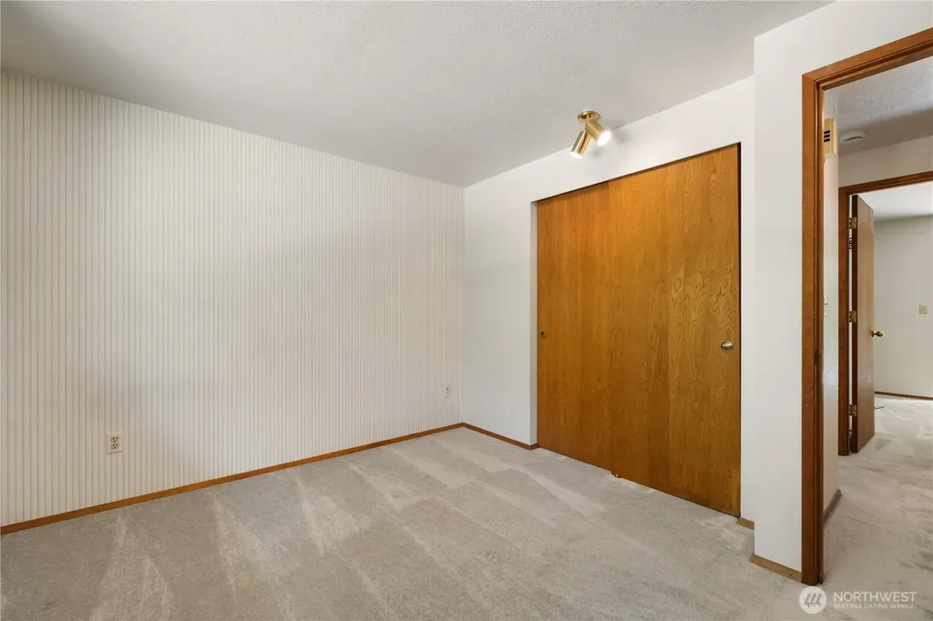 8677 Glenwood Road SW Port Orchard WA 98367
