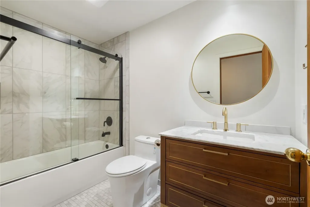 8677 Glenwood Road SW Port Orchard WA 98367