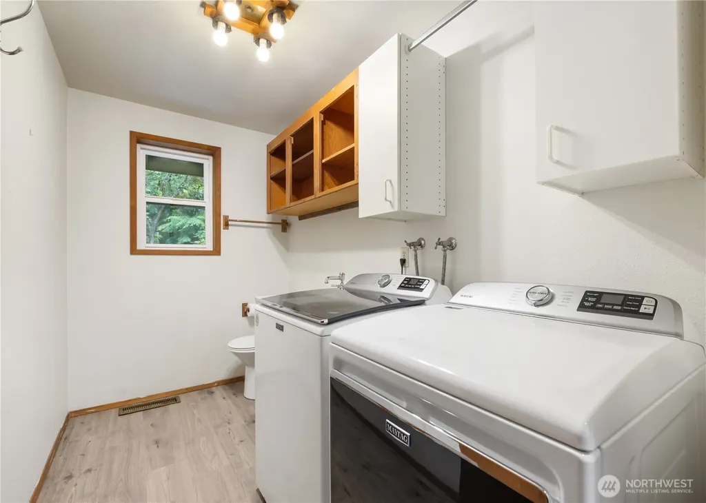 8677 Glenwood Road SW Port Orchard WA 98367