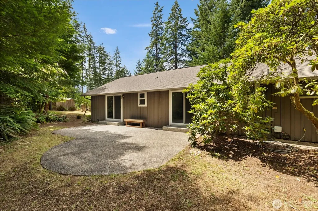 8677 Glenwood Road SW Port Orchard WA 98367