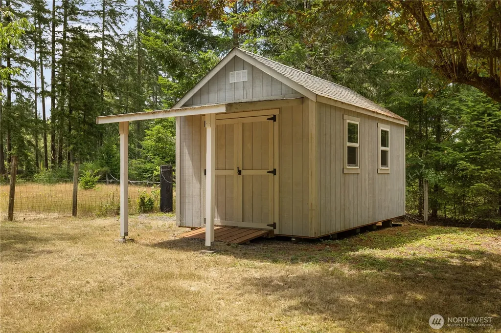 8677 Glenwood Road SW Port Orchard WA 98367