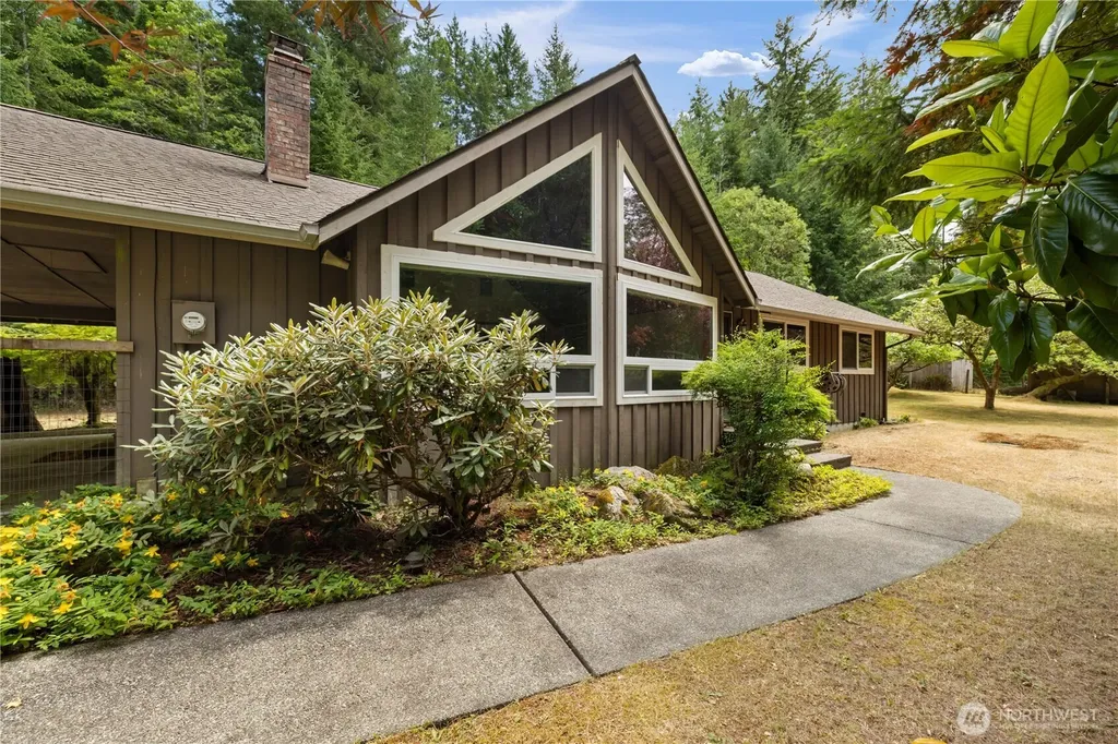 8677 Glenwood Road SW Port Orchard WA 98367