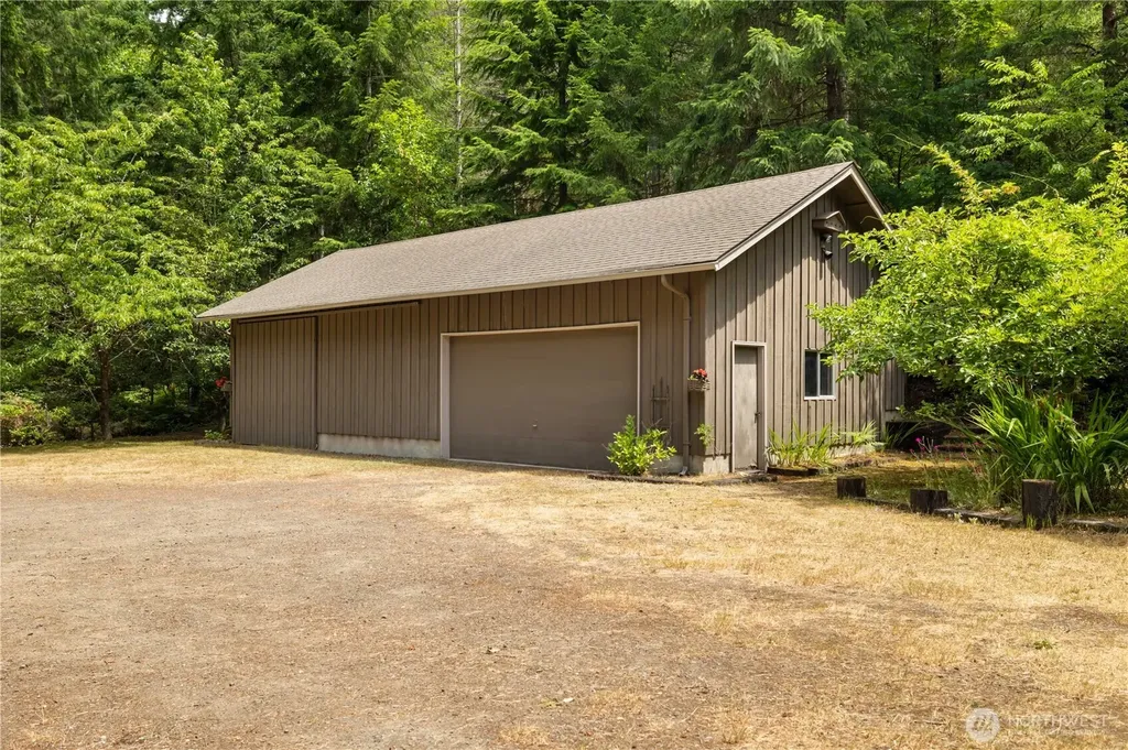 8677 Glenwood Road SW Port Orchard WA 98367