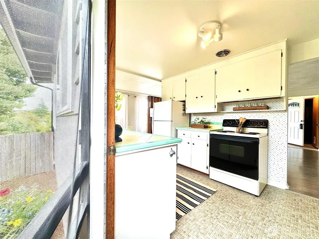 5202 N Highland Street Ruston WA 98407