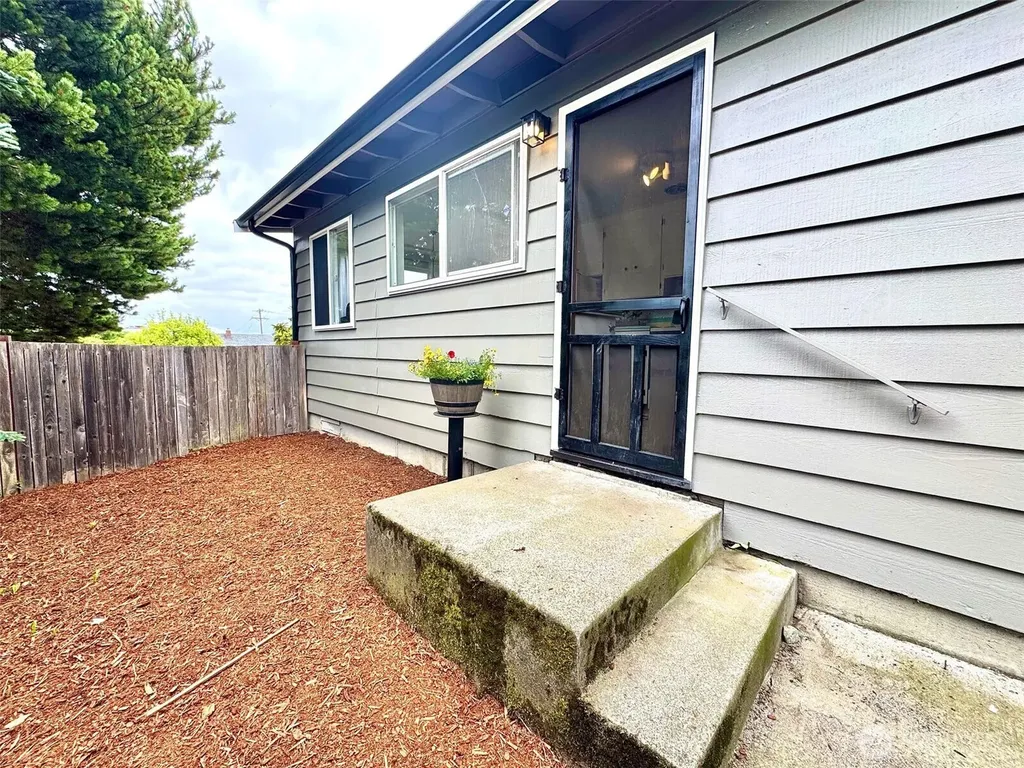 5202 N Highland Street Ruston WA 98407