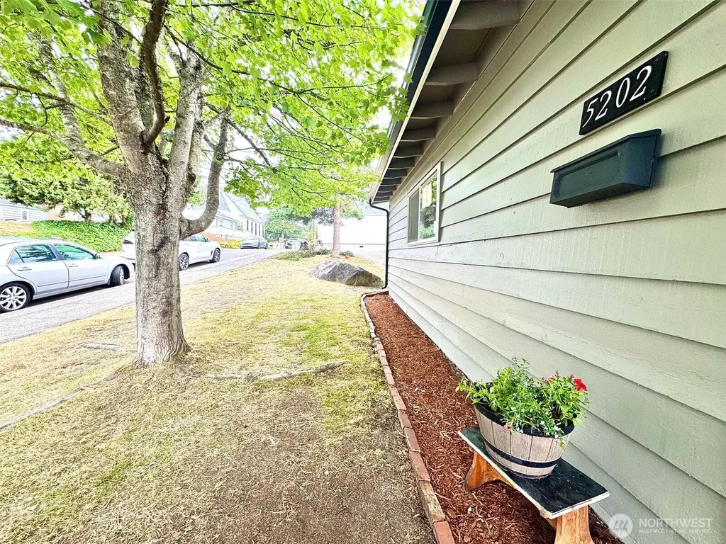 5202 N Highland Street Ruston WA 98407
