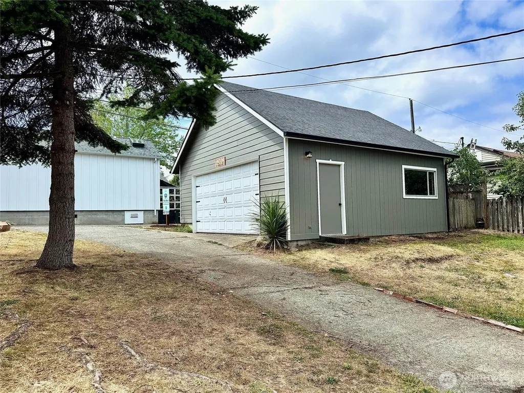 5202 N Highland Street Ruston WA 98407