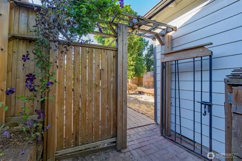 1836 E Fairbanks Street Tacoma WA 98404