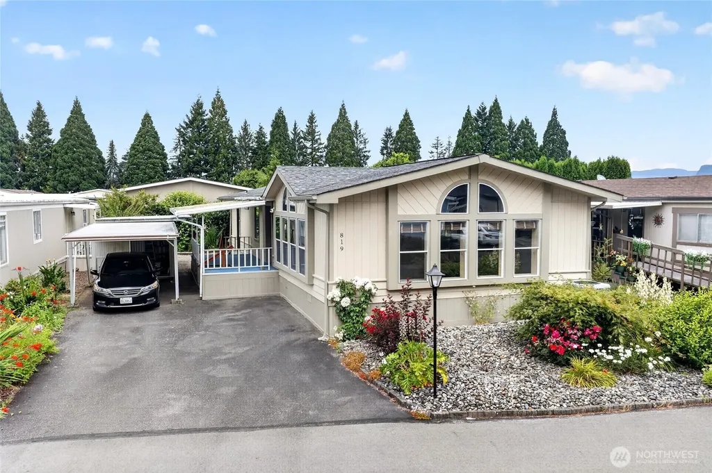 819 Mountain Villa Loop Enumclaw WA 98022
