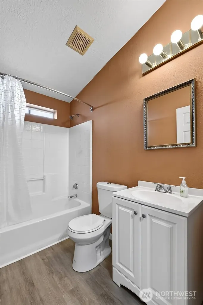 819 Mountain Villa Loop Enumclaw WA 98022