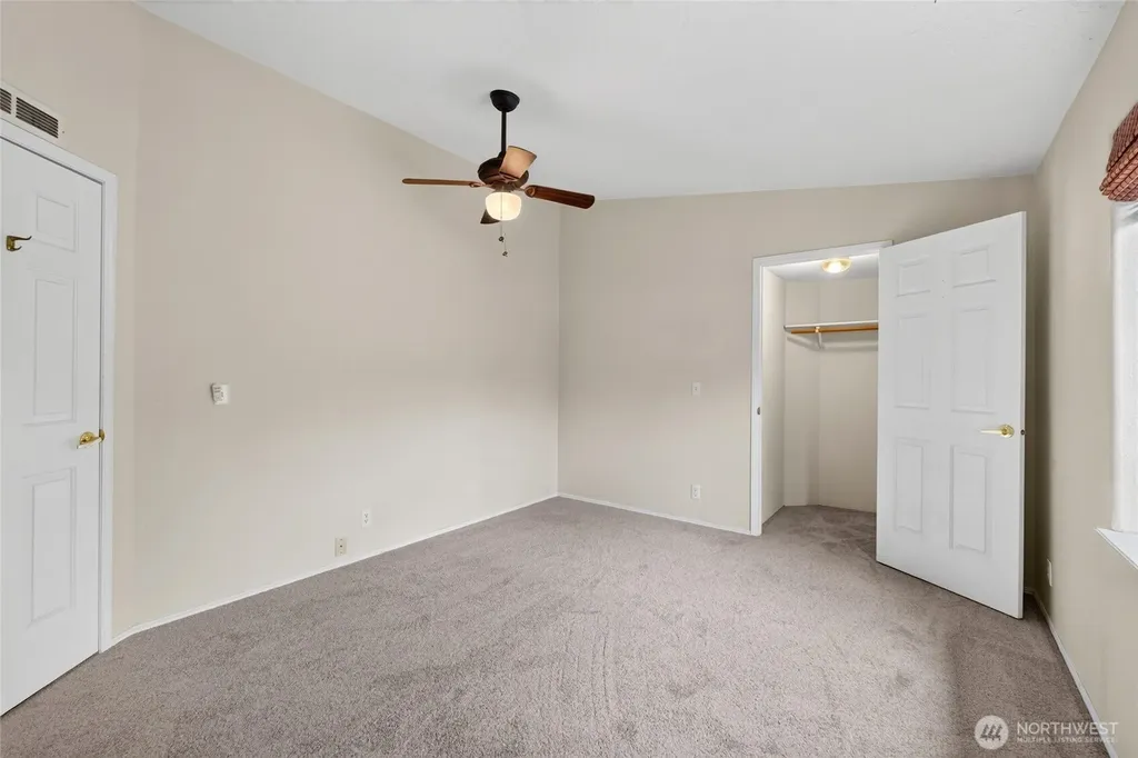 819 Mountain Villa Loop Enumclaw WA 98022