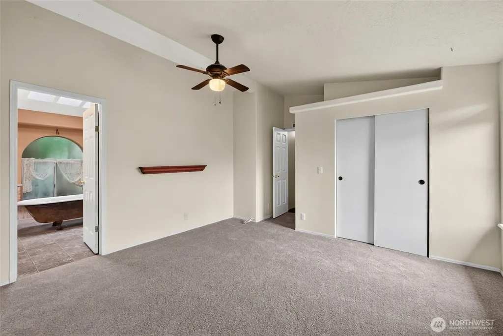 819 Mountain Villa Loop Enumclaw WA 98022