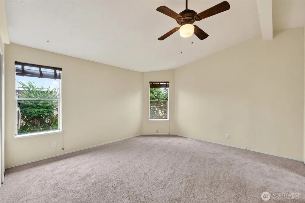 819 Mountain Villa Loop Enumclaw WA 98022