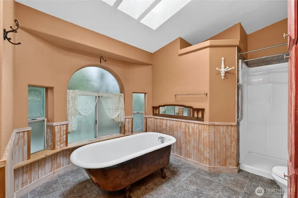 819 Mountain Villa Loop Enumclaw WA 98022