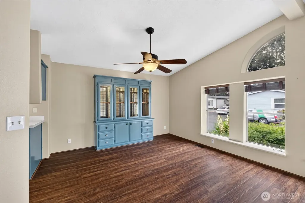 819 Mountain Villa Loop Enumclaw WA 98022