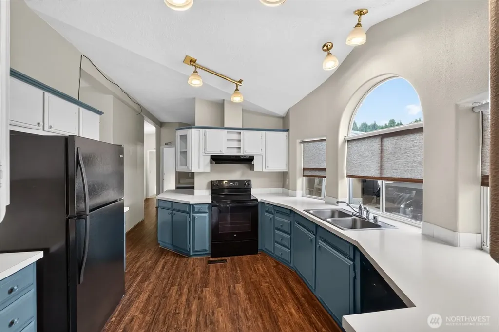 819 Mountain Villa Loop Enumclaw WA 98022