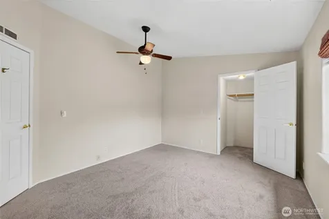 819 Mountain Villa Loop Enumclaw WA 98022