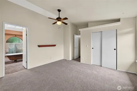 819 Mountain Villa Loop Enumclaw WA 98022