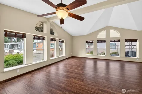 819 Mountain Villa Loop Enumclaw WA 98022