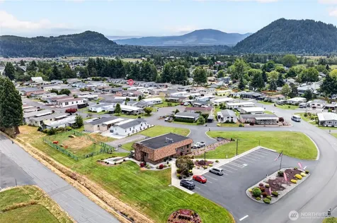 819 Mountain Villa Loop Enumclaw WA 98022
