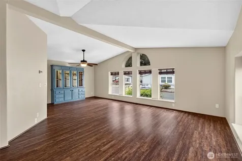 819 Mountain Villa Loop Enumclaw WA 98022