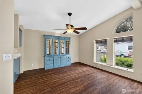 819 Mountain Villa Loop Enumclaw WA 98022