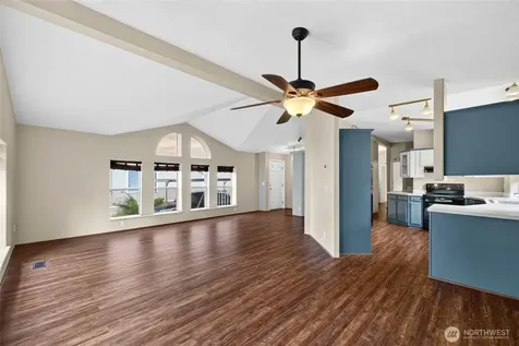 819 Mountain Villa Loop Enumclaw WA 98022