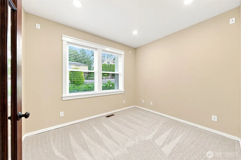 451 211th Avenue NE Sammamish WA 98074