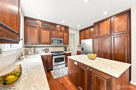 451 211th Avenue NE Sammamish WA 98074