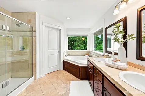 451 211th Avenue NE Sammamish WA 98074