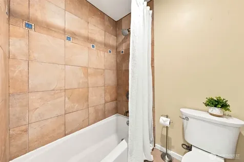 451 211th Avenue NE Sammamish WA 98074