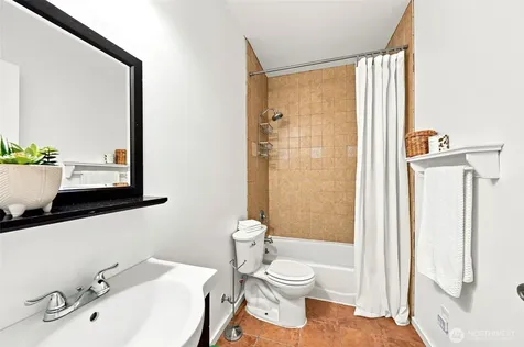 451 211th Avenue NE Sammamish WA 98074