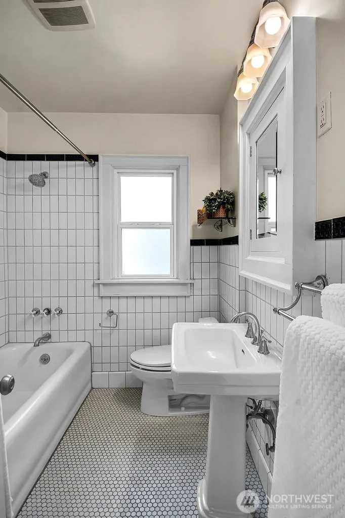 1216 N 47th Street Seattle WA 98103