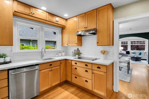 1216 N 47th Street Seattle WA 98103