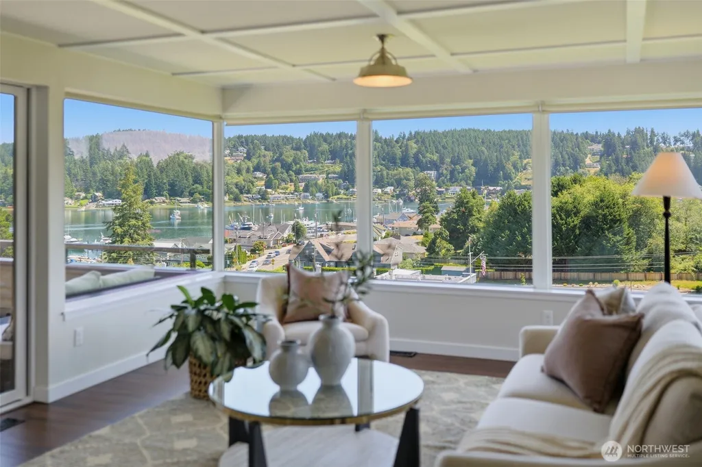 8125 Bayridge Avenue Gig Harbor WA 98332