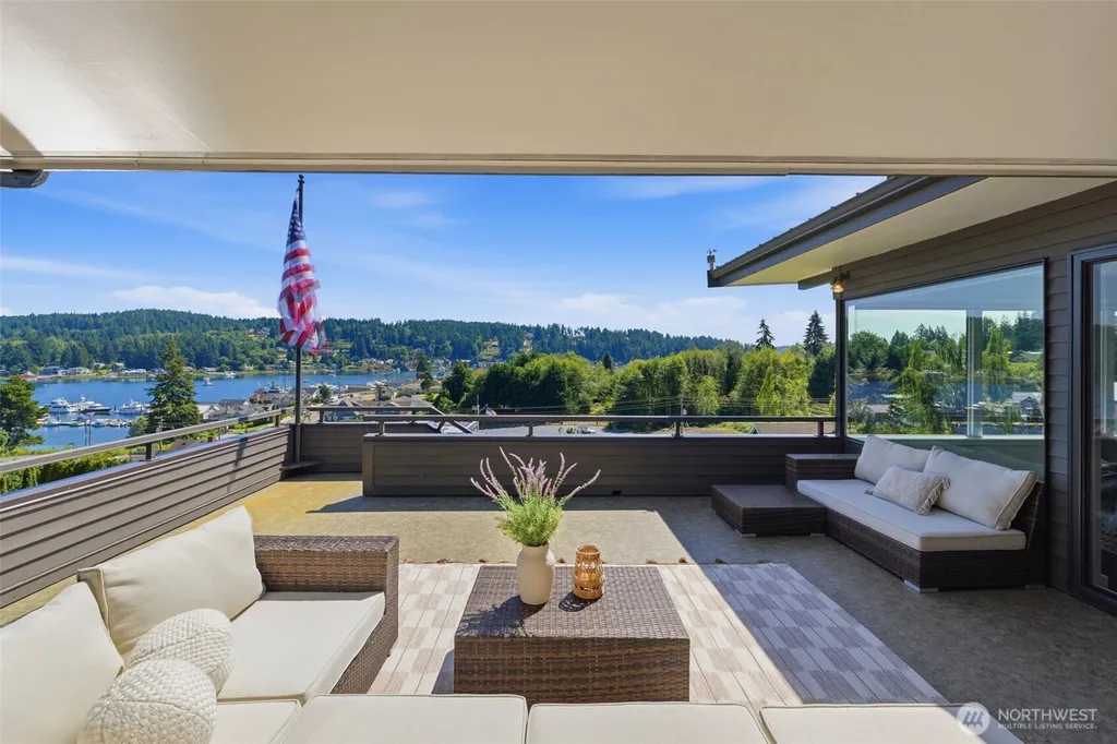 8125 Bayridge Avenue Gig Harbor WA 98332