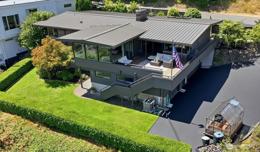 8125 Bayridge Avenue Gig Harbor WA 98332