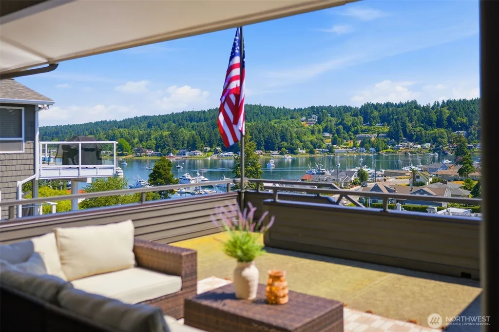 8125 Bayridge Avenue Gig Harbor WA 98332