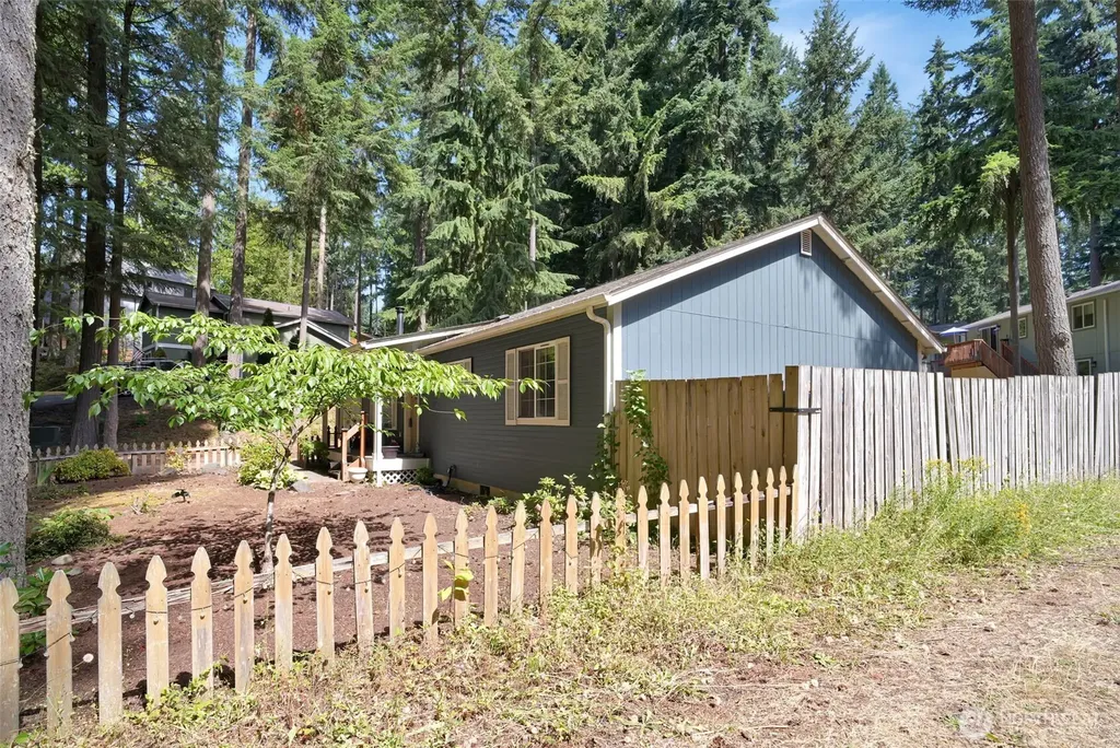 21640 N Clear Lake Blvd SE Yelm WA 98597