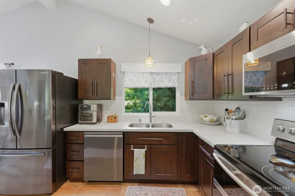 4541 82nd Place NW Silverdale WA 98383