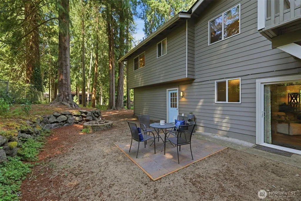 4541 82nd Place NW Silverdale WA 98383