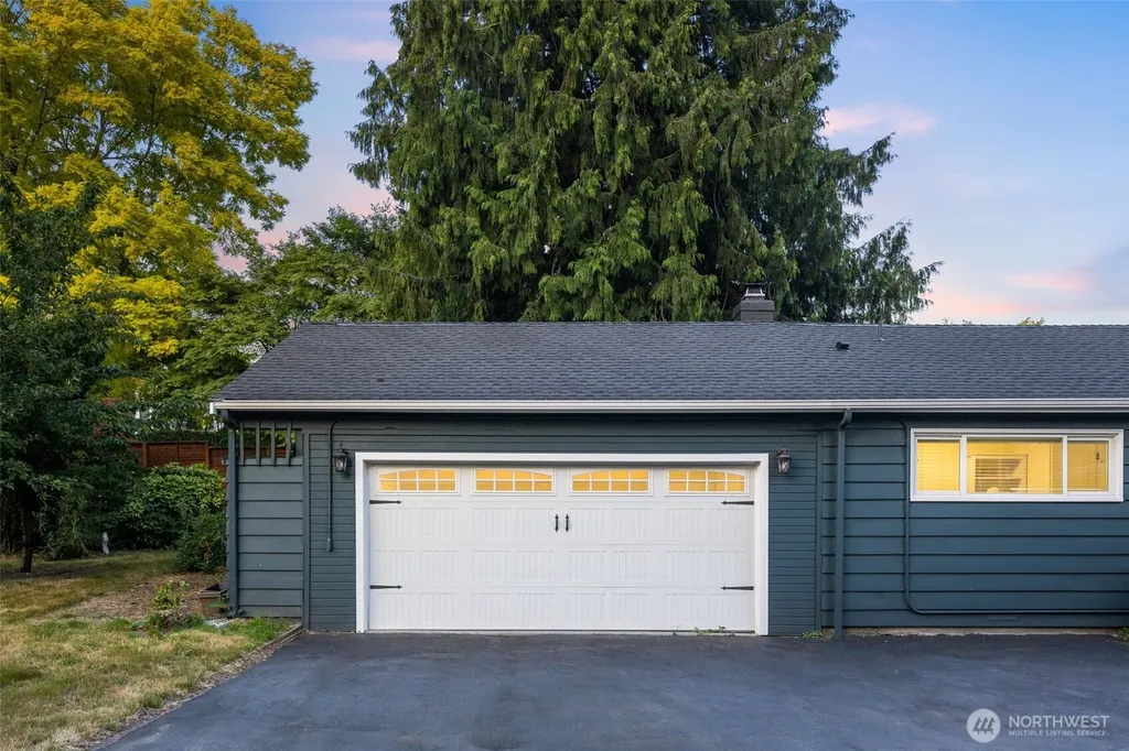 2137 N 128th Street Seattle WA 98133